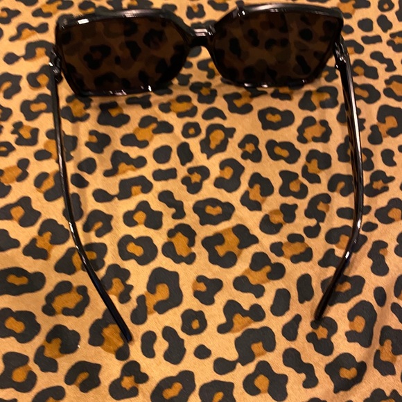 COPY - Women’s Oversized Glasses - Picture 2 of 3